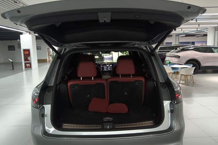 Used Hima AITO M8 2025 Extended-Range Ultra Version 53.4 kWh 6-Seater Edition