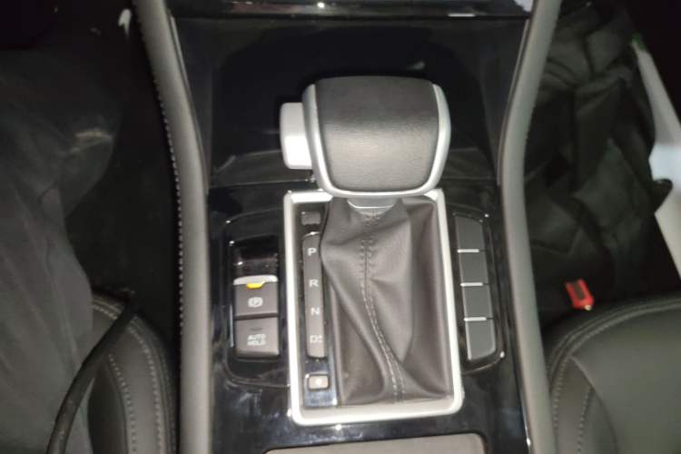 Used Sinotruk VGV U70 2021 1.5T Automatic Youyue Edition 7-Seater Gear Lever