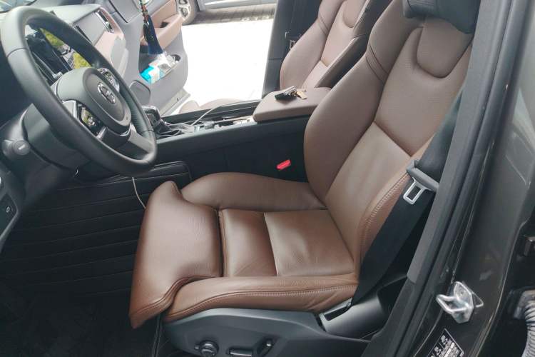 Used Volvo XC60 2021 T5 4x4 Smart Luxury Edition Left Front Seat