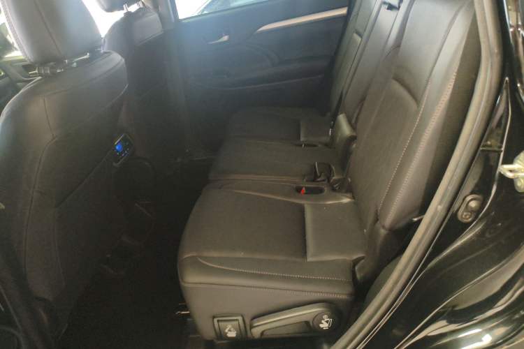 Used Toyota Highlander 2018 2.0T Four-Wheel Drive Luxury Edition 7 Seats China V Emission Standard
