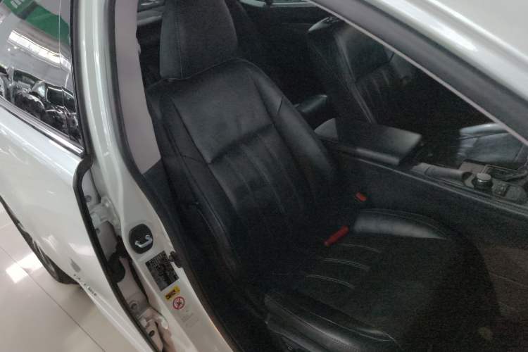 Used Lexus ES 2015 300h Luxury Edition Right Front Seat