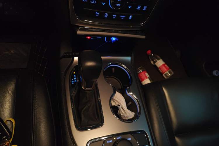 Used Jeep Grand Cherokee 2017 3.0L Comfort Navigation Edition Gear Lever