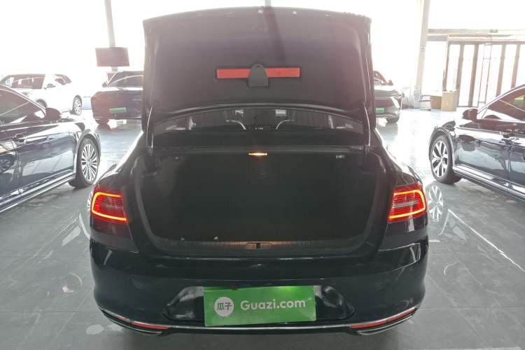 Used Volkswagen Magotan 2018 330TSI DSG Luxury Model Trunk