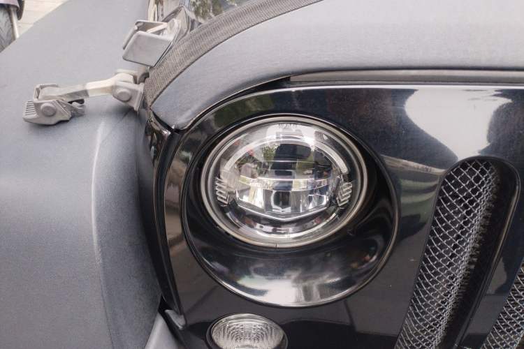 Used Jeep Wrangler 2014 3.0L Sahara Four-Door Edition Right Front Headlight