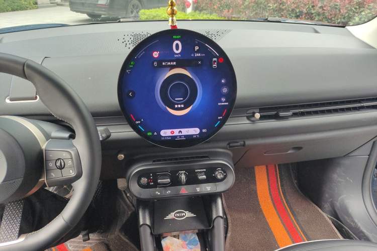 Used MINI Electric ACEMAN 2024 E Classic Edition Audio And AC Panel