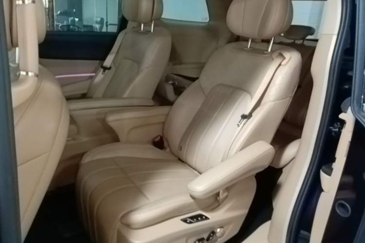 Used VOYAH Dream 2024 PHEV Extended-Range Premium Edition
