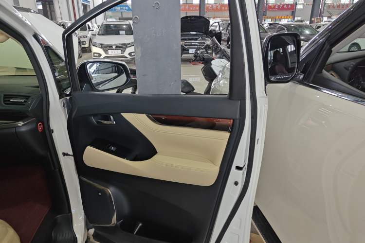 Used Toyota Alphard 2015 3.5L Luxury Edition