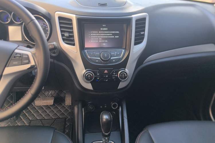 Used CHANGAN CS35 2016 1.6L Automatic Luxury Model China V Standard Audio And AC Panel
