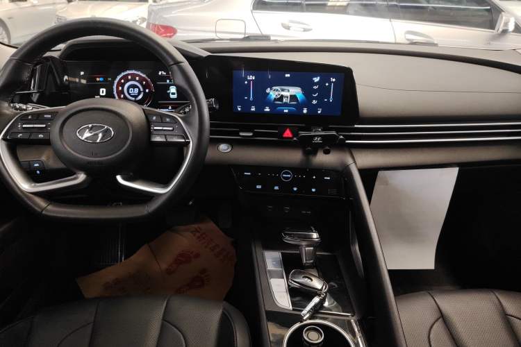 Used Hyundai Elantra 2022 1.5L CVT LUX Prestige Edition
