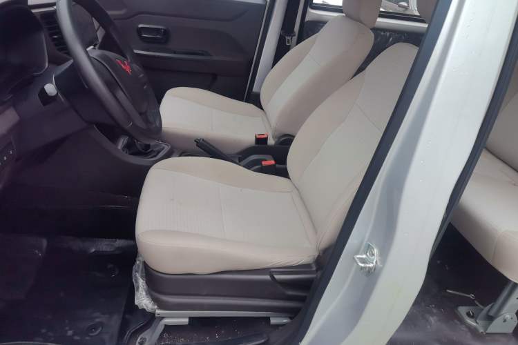 Used Wuling Hongguang V 2022 1.5L Jingqu Version Hydraulic Power Steering LAR Left Front Seat