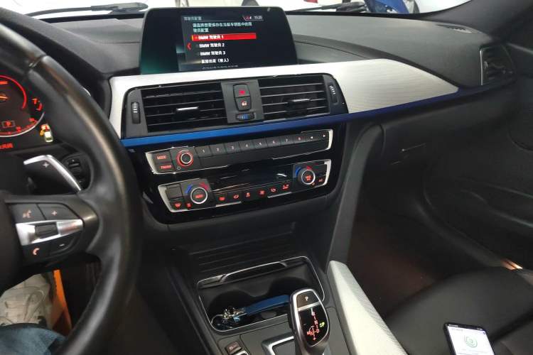 Used BMW 3 Series 2019 320i M Sport Package Audio And AC Panel