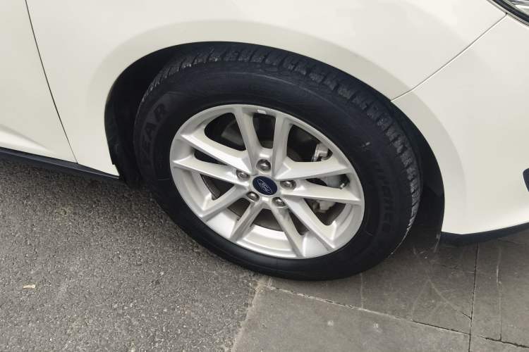 Used Ford Focus 2018 Sedan Classic 1.6L Automatic Trendy SmartDrive Edition Right Front Wheel Hub