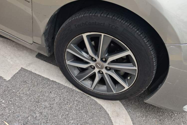 Used Lexus ES 2015 300h Comfort Edition Right Front Wheel Hub
