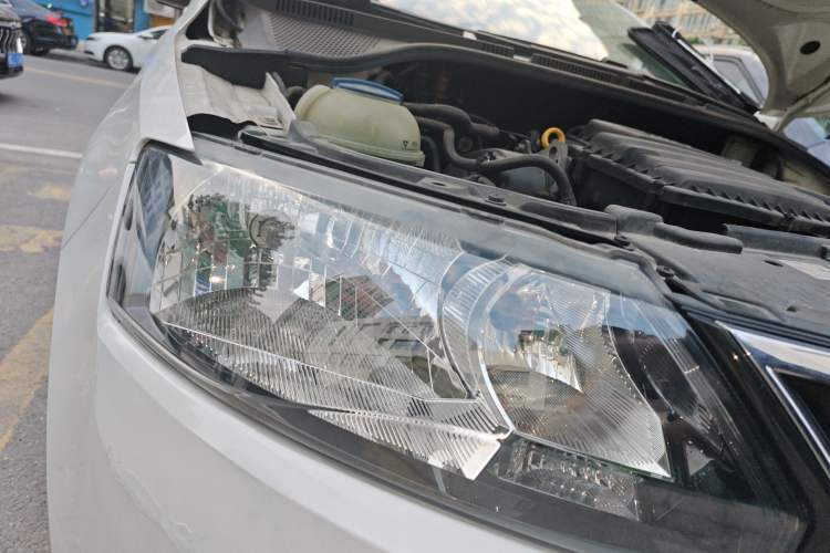 Used Skoda Rapid Spaceback 2016 1.6L Automatic Chuanxing Edition Right Front Headlight