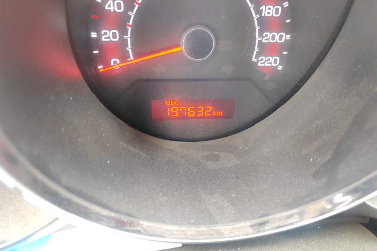 Used Kia Soul 2012 1.6L MT GLS Odometer Close Up