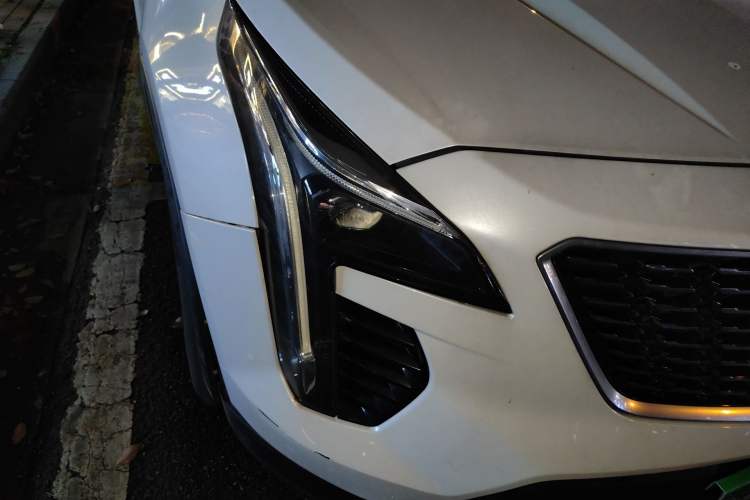 Used Cadillac XT4 2018 28T Two-Wheel Drive Leading Version Right Front Headlight