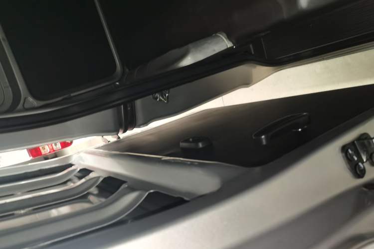 Used Wuling Hongguang V 2022 1.5L Jingqu Edition Enclosed-Window Vehicle with Hydraulic Power Steering LAR
