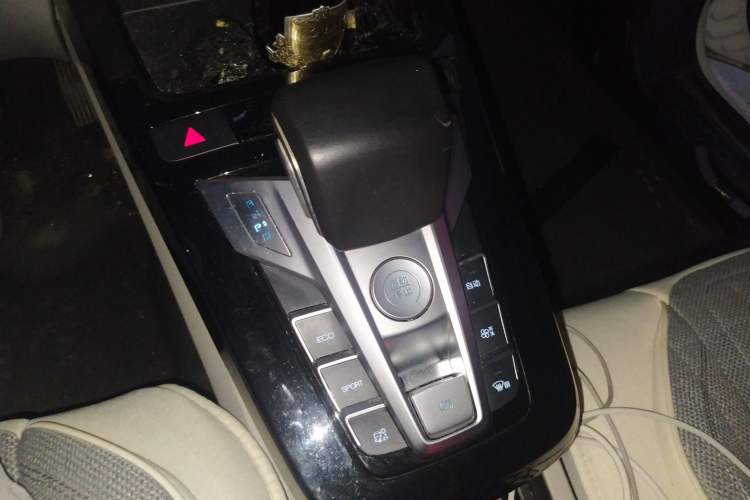 Used BYD Yuan Pro 2021 401 km Luxury Version Gear Lever