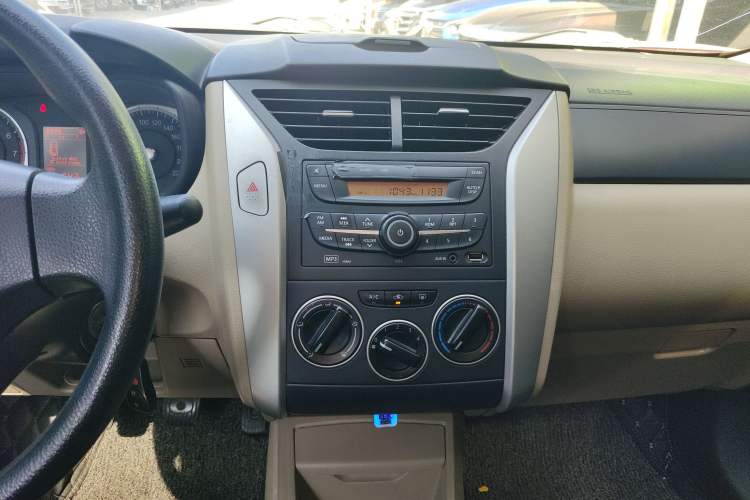 Used Venucia R50 2013 1.6L Manual Fashion Edition
