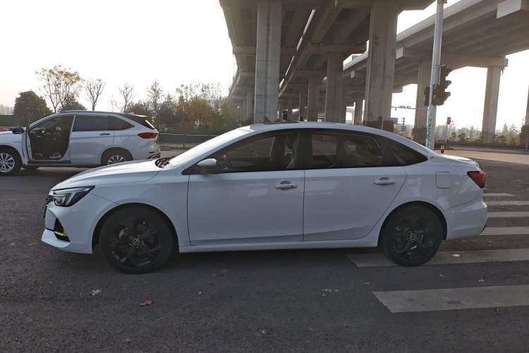 Used Roewe i6 MAX 2020 300TGI Automatic Sporty Cool Edition