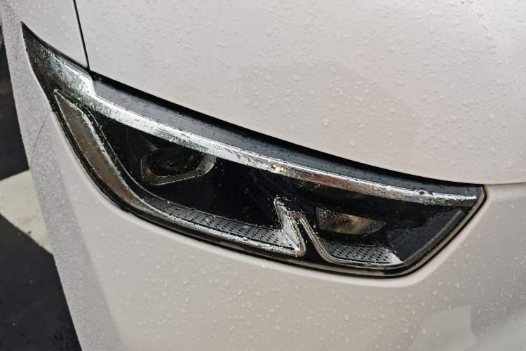 Used Wuling Yangguang 2026 Model, 440km Bus Comfort Edition, 6 Seats Exterior 6