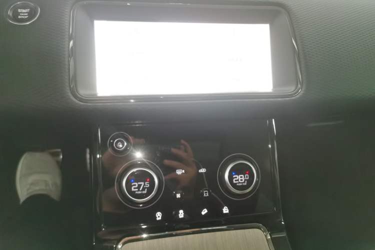 Used Land Rover Range Evoque 2021 Range Rover Velar 249 PS R-Dynamic S Performance Edition Audio And AC Panel