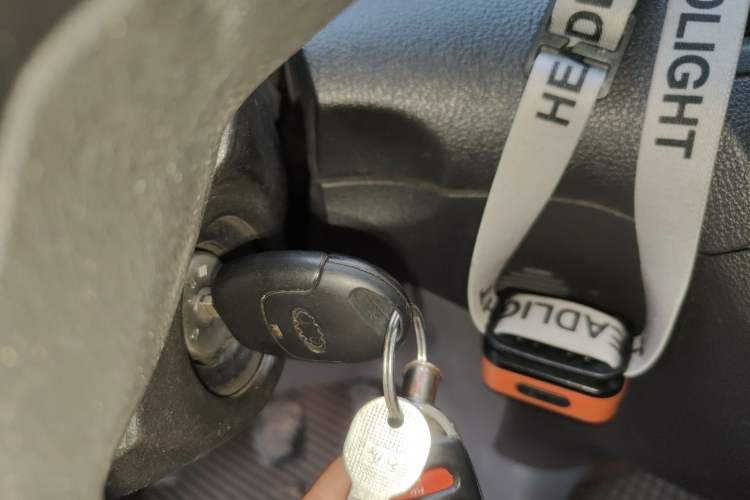 Used Ford Transit 2019 2.0T Diesel Multi-Purpose Commercial Vehicle Short Wheelbase Low Roof 6-Seater China VI Standard Vehicle Key