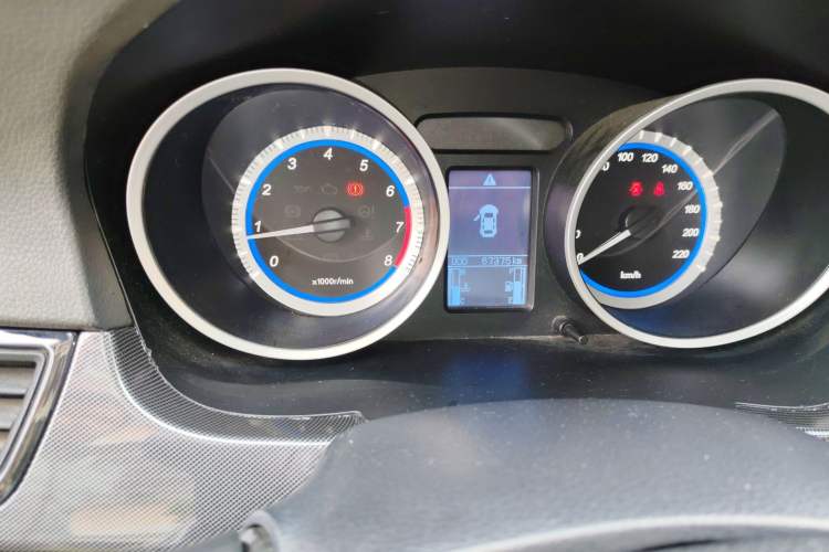 Used Soueast V5 Lingzhi 2014 1.5L Manual Sytle Xuya Odometer Close Up