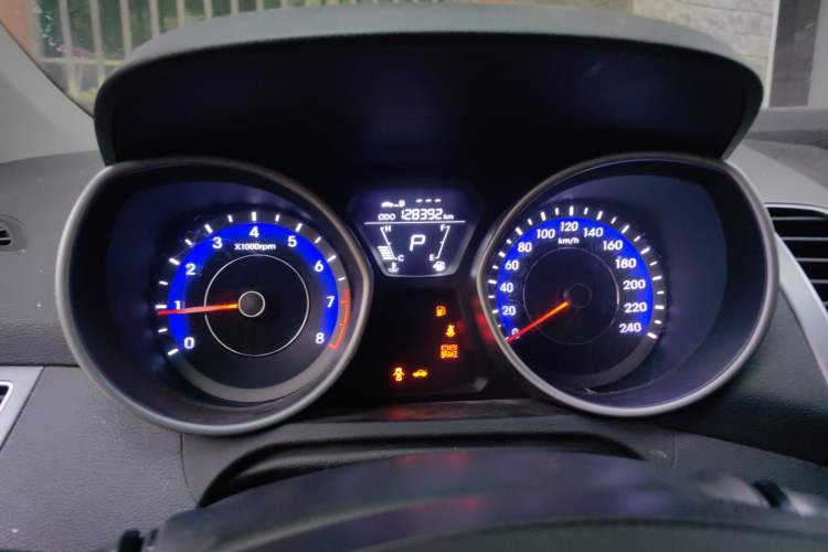 Used Hyundai Elantra (5th Generation / Langdong) 2016 1.6L Automatic Smart Version