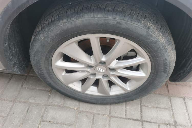 Used Geely Auto Jiajie 2021 1.8TD DCT Comfort Model Right Front Wheel Hub