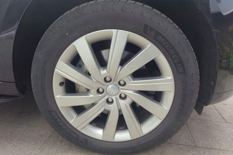 Used Land Rover Range 2023 3.0 L6 360 PS Grand Edition Right Front Wheel Hub