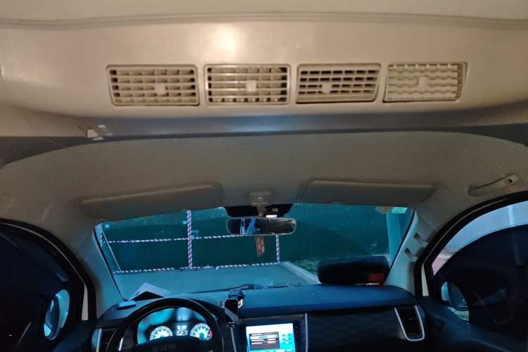 Used Jinbei Gold Hiace M Classic 2022 Panda Edition 1.5L Travel Lion Passenger Van 7 Seats