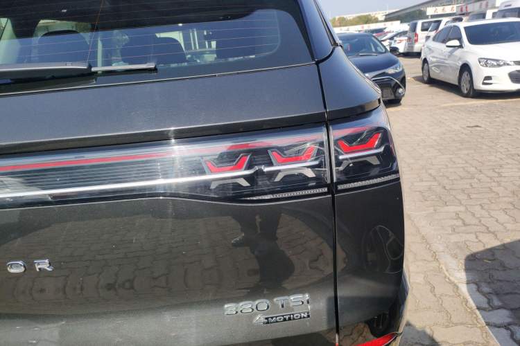 Used Volkswagen Tavendor 2023 380TSI Four-Wheel Drive R-Line Cruise Edition Right Rear Taillight