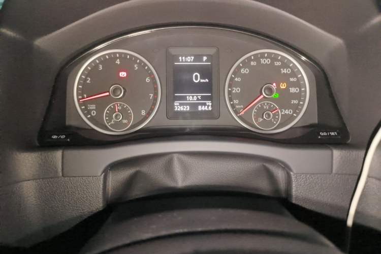 Used Volkswagen Tiguan 2017 300TSI Automatic Two-Wheel Drive Silk Road Comfort Edition Odometer Close Up