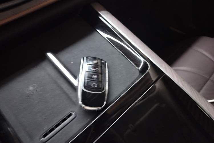 Used Chery Tiggo 9 C-DM 2025 1.5T 106KM Ultra-Comfort Edition 5 Seats Lithium-NMC
