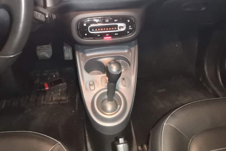 Used smart forfour 2016 0.9T 66 kW Pioneer Edition