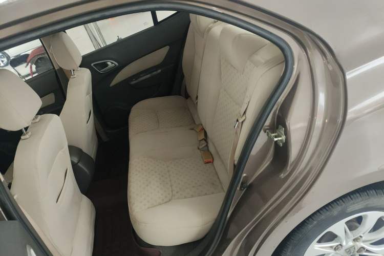 Used Baojun 630 2013 1.5L manual standard version