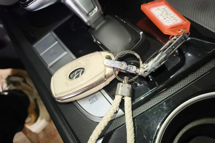 Used Hyundai Elantra 2022 1.5L CVT GLX Elite Edition Vehicle Key