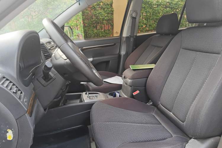 Used Hyundai Santa Fe Classic 2011 2.4 Comfort Edition 7-Seater Two-Wheel Drive