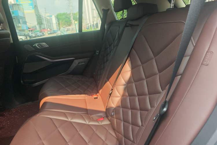 Used BMW X5 2022 xDrive 30Li Luxury M Sport Package
