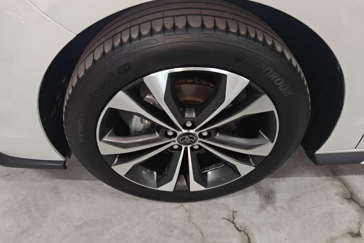 Used Toyota Granvia 2024 2.5L Hybrid Prestige ULTRA Edition Exterior 4