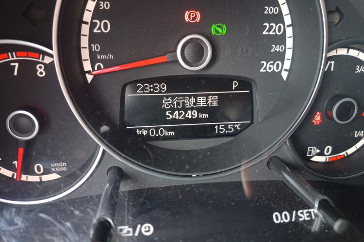 Used Volkswagen Beetle 2014 1.2TSI Fashion Edition Odometer Close Up