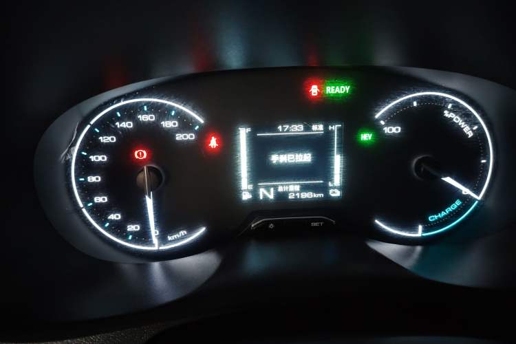 Used Wuling Hongguang New Energy 2025 Extended-Range Hybrid 50KM Comfort Version Instrument Cluster
