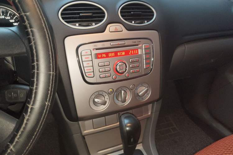 Used Ford Focus 2013 Hatchback Classic 1.8L Automatic Base Model
