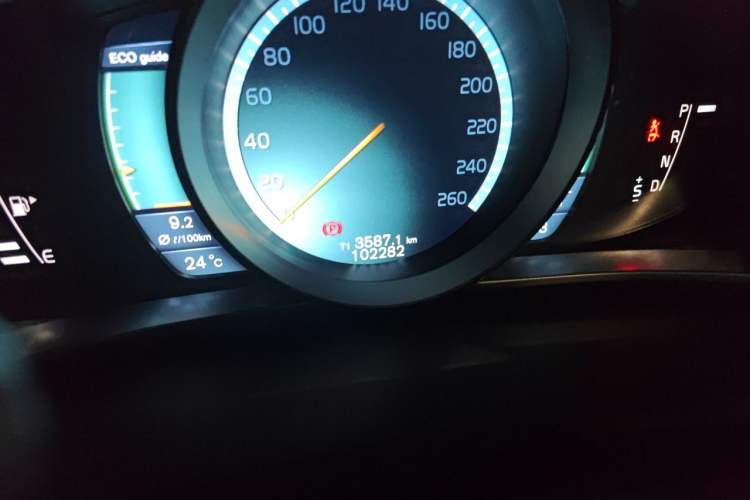 Used Volvo V40 2013 2.0T Zhiya Edition

