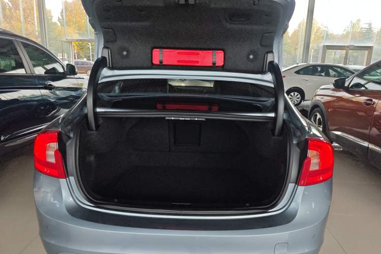 Used Volvo S60 2018 S60L T3 Smart Progress Edition
