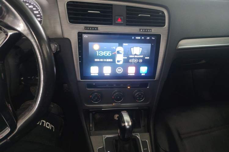 Used Volkswagen Golf 2016 230TSI Automatic Comfort Version Audio And AC Panel