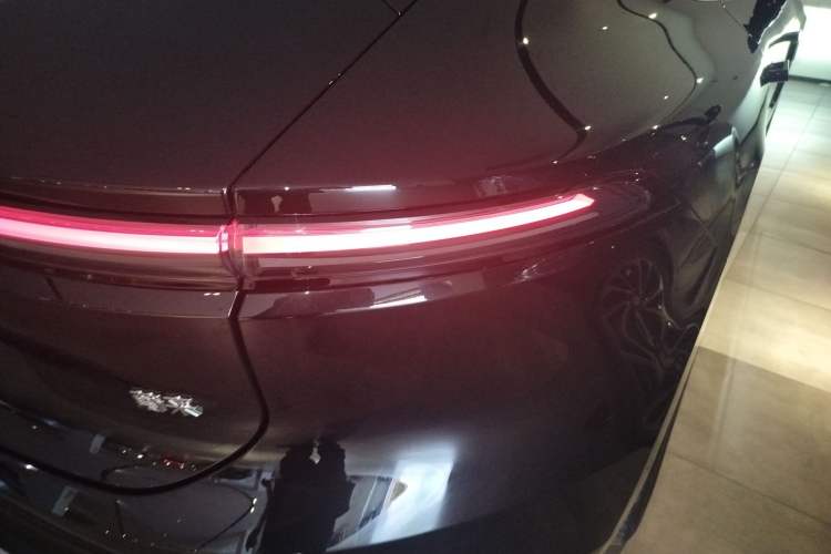 Used Nio ET9 2025 100 kWh Right Rear Taillight