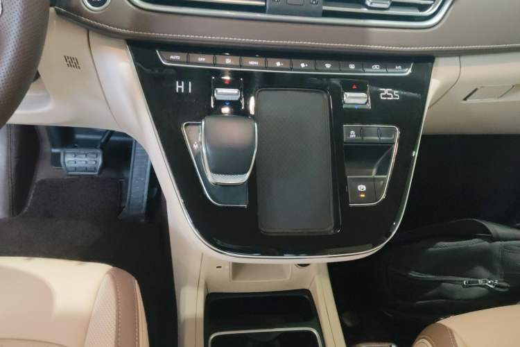 Used Bestune M9 2023 2.0T Prestige Edition
