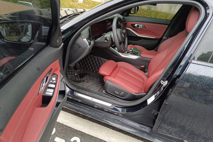 Used BMW 3 Series 2024 325i M Sport Night Edition Package Driver Seat